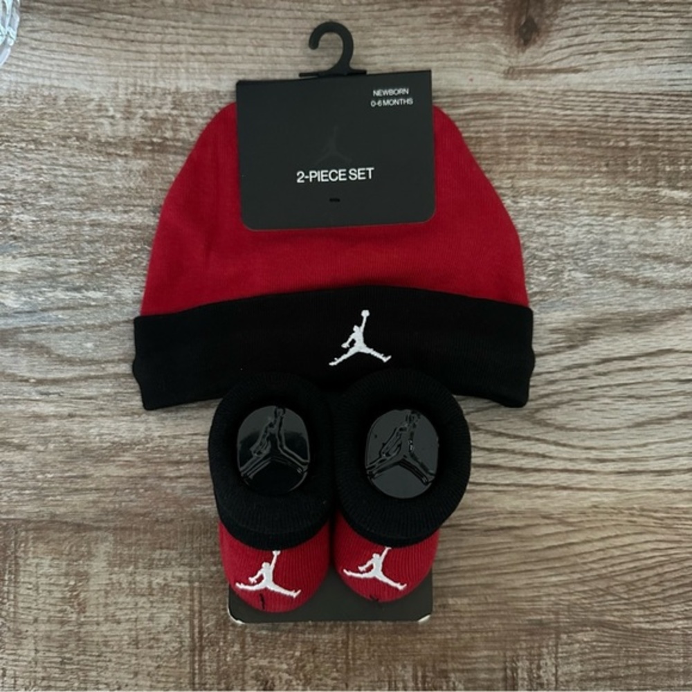 NWT Jordan Nike Baby Boys' Hat and Booties 2-Piece Set (0-6 Mnths)
